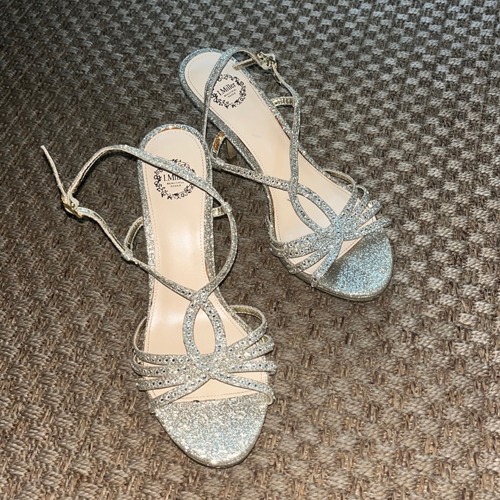 🌿 Gold bling strappy sandals - 3”